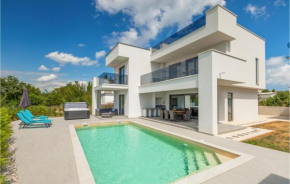 Gorgeous Home In Galizana With Jacuzzi